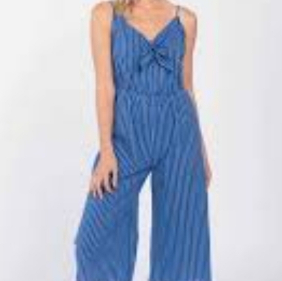 Everly Tie Front Cropped Jumpsuit Size Small - Picture 2 of 8